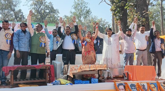 अखिल झारखंड दुसाध महासभा सरायकेला- खरसावां की पारिवारिक मिलन समारोह सह वनभोज में शामिल हुए सैकङो लोग, एकजुट होकर समाज के विकास और उत्थान के लिए काम करने का लिया संकल्प