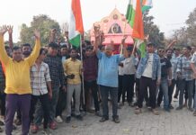 प्रचार के अंतिम दिन वार्ड संख्या एक के प्रत्याशी परितोष कुमार दास ने जोकी ताकत, काफी संख्या में मोटरसाइकिल जुलूस के साथ प्रचार प्रसार किया है