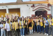 वार्ड नंबर 23 के जुझारू प्रत्याशी रंजीत कुमार का जनसंपर्क में मतदाताओं की उमड़ी भीड़