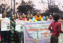 वार्ड नंबर 3 के प्रत्याशी सह झारखंड के आंदोलनकारी नेता महेश्वर महतो ने प्रचार के अंतिम दिन जनसंपर्क कर मांगा वोट