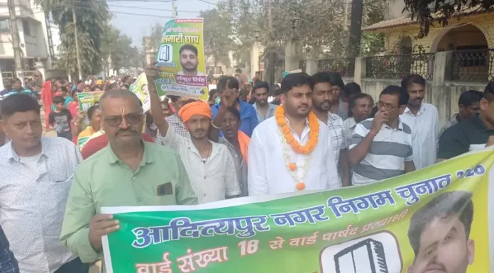 दिवंगत समाजसेवी प्रवीण सिंह के पुत्र और वार्ड संख्या 18 के प्रत्याशी अंकुर सिंह ने प्रचार के अंतिम दिन अपनी पूरी ताकत दी झोंक