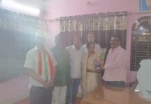 वार्ड नंबर 33 में सामुदायिक भवन और सार्वजनिक नि:शुल्क शौचालय के निर्माण की मांग को लेकर आयुक्त, महापौर और उपमहापौर को ज्ञापन