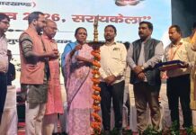 तीन दिवसीय राजकीय चैत्र पर्व–सह–छऊ महोत्सव 2026 का उद्घाटन, कलाकारों ने सरायकेला छऊ शैली में विविध सामाजिक एवं पौराणिक प्रसंगों पर आधारित मनमोहक नृत्य प्रस्तुत कर दर्शकों को कर दिया मंत्रमुग्ध