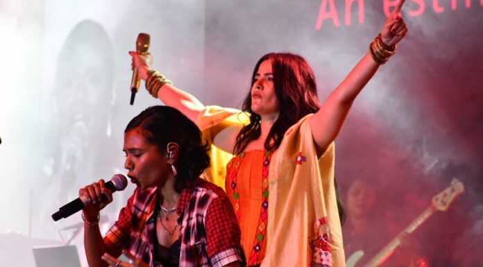 राजकीय चैत्र पर्व–सह–छऊ महोत्सव–2026 के दूसरे दिन स्थानीय प्रसिद्ध छऊ कलाकारों और विभिन्न राज्यों से आए कलाकारों ने नृत्य, गीत तथा संगीत प्रस्तुत कर दर्शकों का मन मोह लिया जबकि सुप्रसिद्ध गायिका सोना मोहपात्रा ने मनमोहक संगीत प्रस्तुत कर दर्शकों को देर रात तक रही झूमती