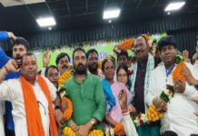 झारखंड आंदोलनकारी नेता और वरिष्ठ कांग्रेसी कालीपद (केपी) सोरेन ने अपने सैकड़ों समर्थकों के साथ झामुमो में शामिल