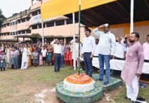 सुसेन महतो ने वाणी विद्या मंदिर स्कूल में फहराया तिरंगा
