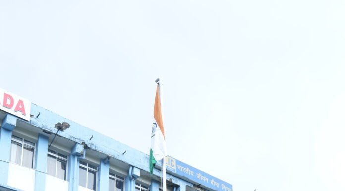 आदित्यपुर में विभिन्न स्थानों पर धूमधाम से मनाया गया स्वतंत्रता दिवस