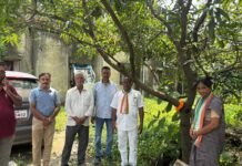 कांग्रेस कार्यालय में स्व. बुद्धेश्वर मुखी उर्फ शान बाबू की 57वीं जयंती पर भावभीनी श्रद्धांजलि