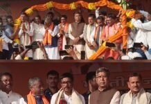 आजसू के दिग्गज नेता हरेलाल महतो ने अपने हजारों समर्थकों के साथ भाजपा के दामन थामा, भाजपा के प्रदेश अध्यक्ष आदित्य साहू ने झारखंड के पूर्व तीन मुख्यमंत्री और दो सांसद की उपस्थिति में उन्हे ग्रहण कराए पार्टी की सदस्यता