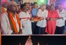 पूर्व विधायक अरविंद कुमार सिंह उर्फ मलखान सिंह ने सिंहभूम बॉयज क्रिकेट क्लब दुर्गा पूजा कमेटी, एस टाइप, आदित्यपुर का दुर्गा पूजा पंडाल का किया उद्घाटन