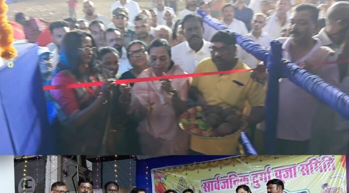 जमशेदपुर के पूर्व सांसद सुमन महतो ने श्री श्री सार्वजनिक दुर्गा पूजा कमेटी छोटा गम्हरिया का भव्य पूजा पंडाल का किया उद्घाटन