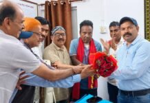 क्षेत्र में शांतिपूर्ण माहौल बनाए रखने और दुर्गा पूजा के दौरान प्रभावी सुरक्षा व्यवस्था उपलब्ध कराने के लिए काण्ड्रा की जनता ने थाना प्रभारी विनोद तिर्की का किया अभिनंदन