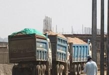 प्रशासन ने नीमडीह अंचल में अवैध बालू परिवहन के खिलाफ की बड़ी कार्रवाई, छह अवैध बालू लदा हाईवा जब्त,चालक फरार
